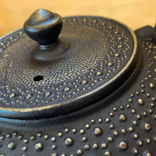 cast-iron-teapot-GJ10LBG-5 black & gold tetsubin